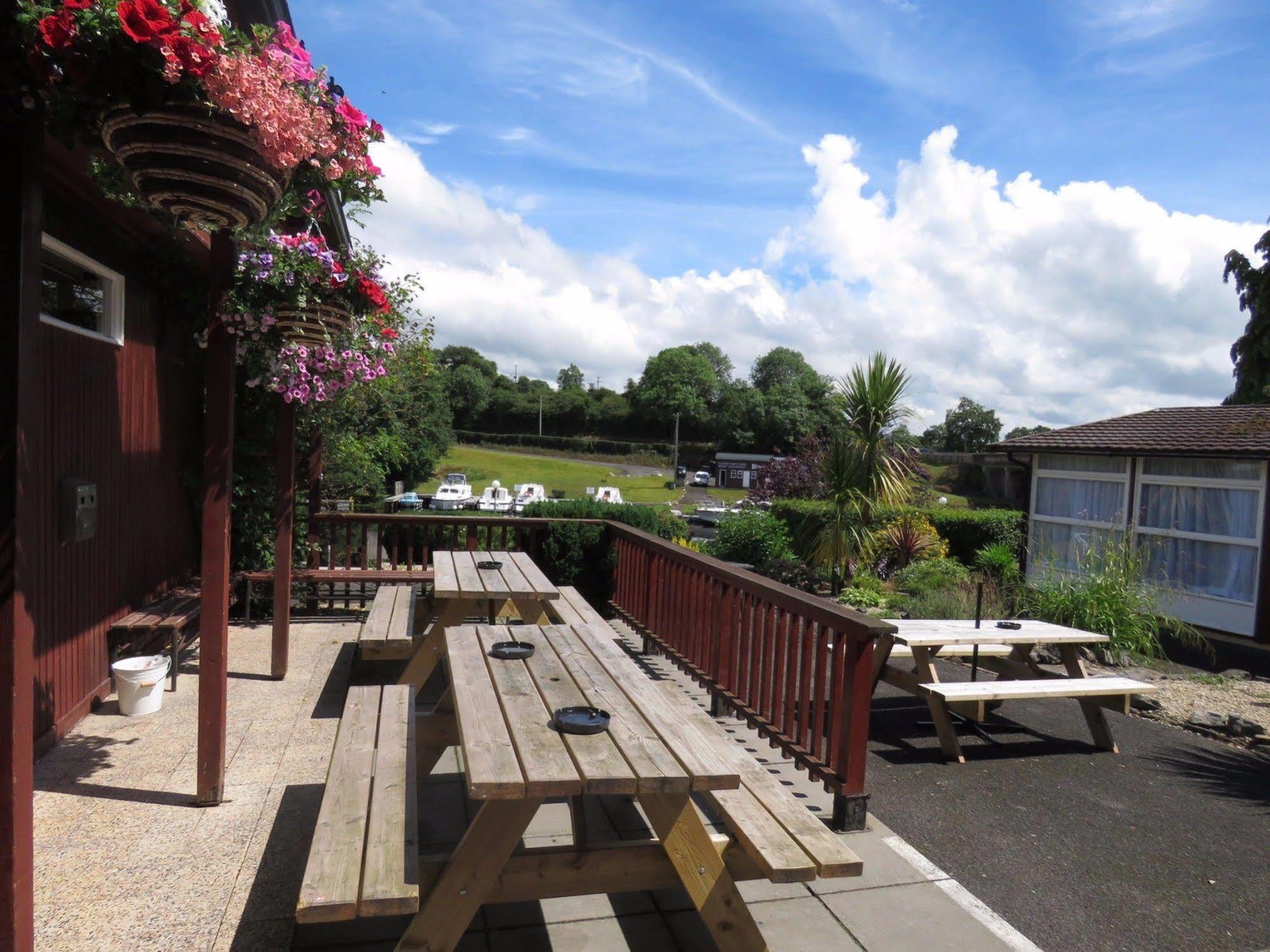 Carrybridge Lakeside Lodge Enniskillen Exterior foto