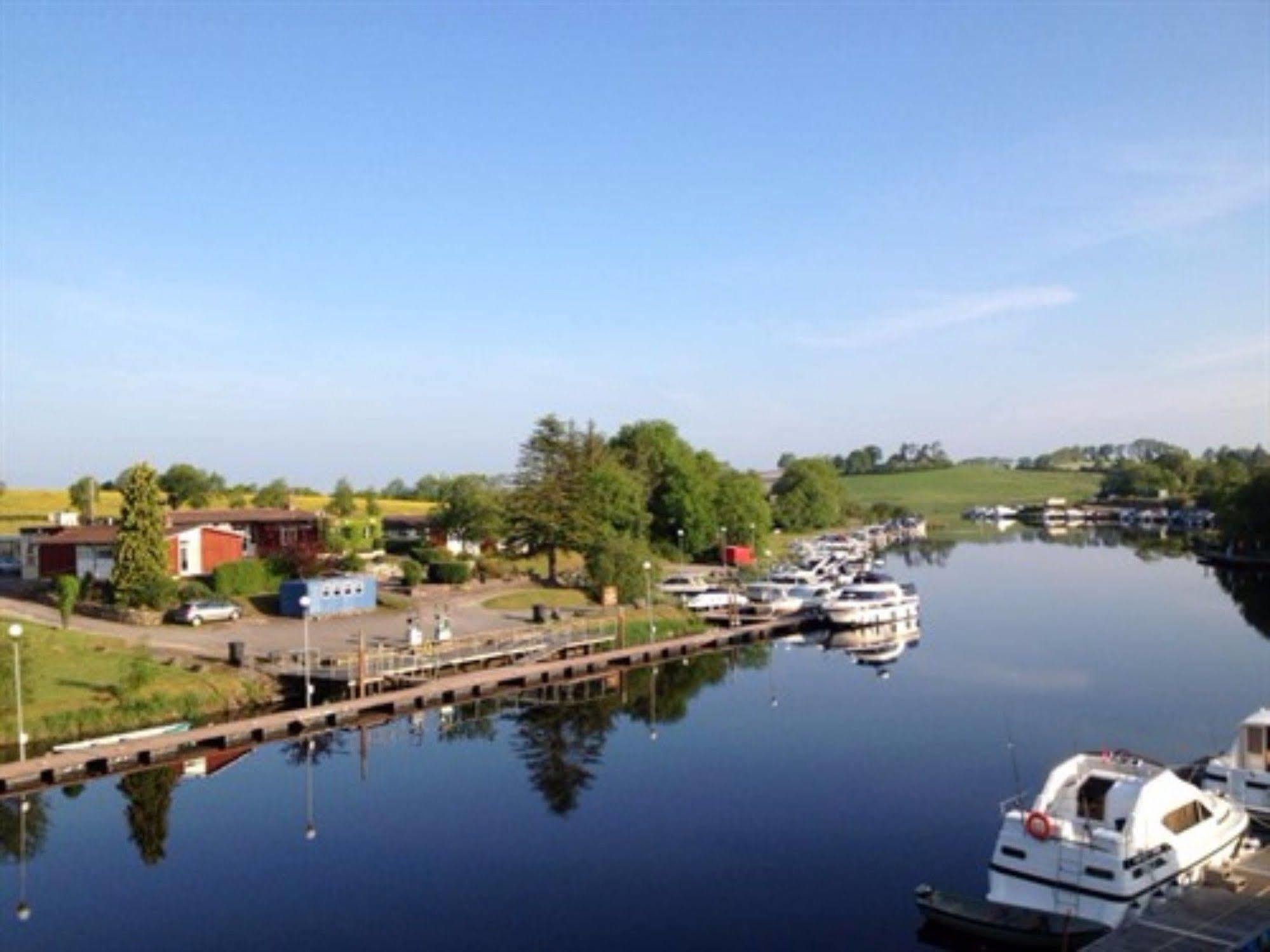 Carrybridge Lakeside Lodge Enniskillen Exterior foto